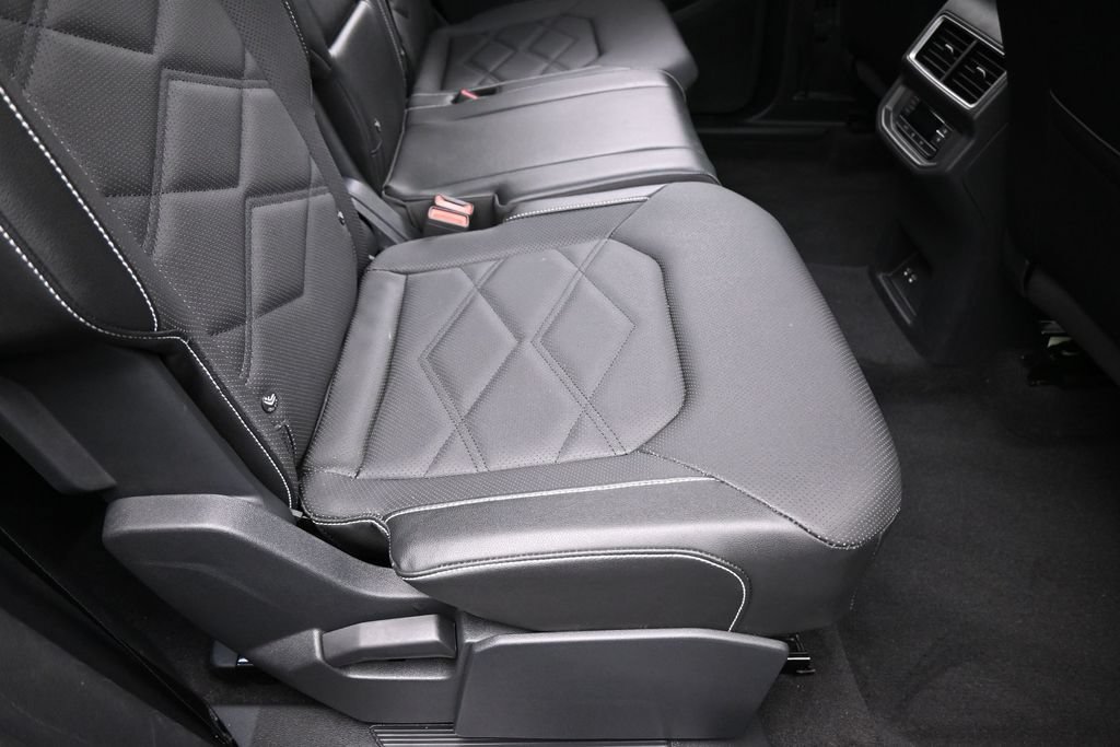 Used 2024 Volkswagen Atlas SE w/ Panoramic Sunroof Package FWD image 40