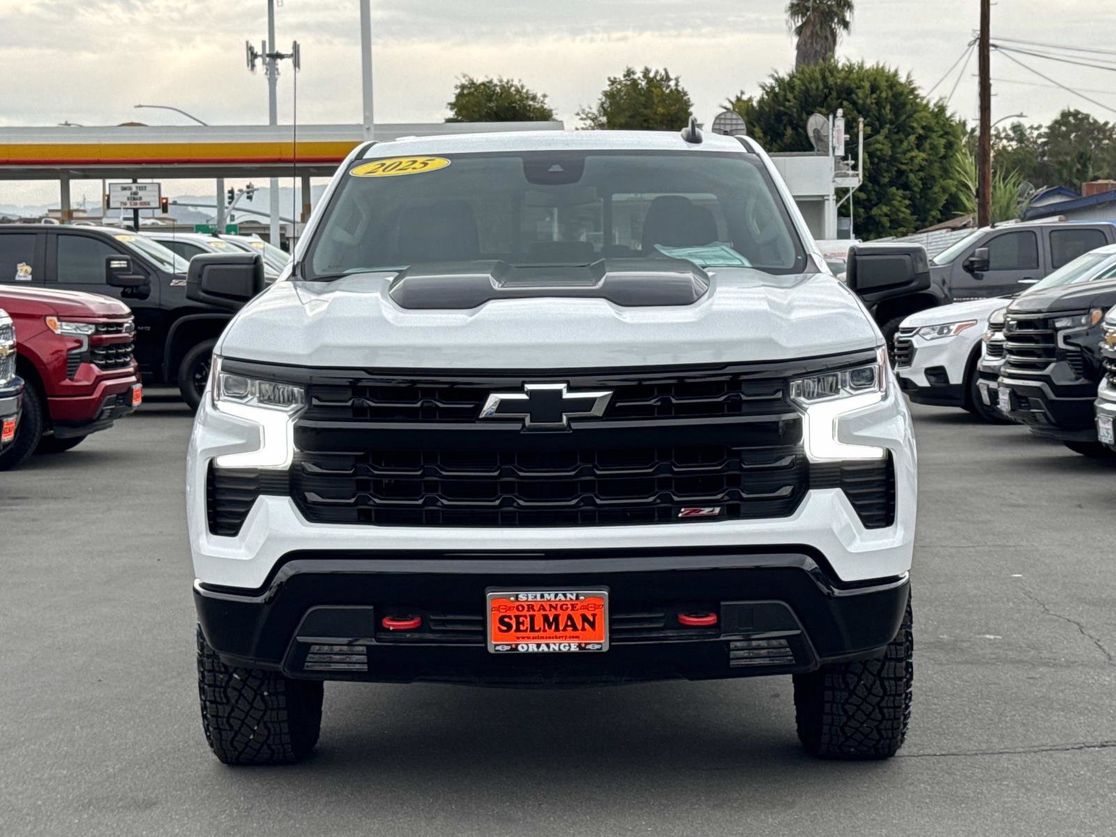 Used 2025 Chevrolet Silverado 1500 LT Trail Boss w/ Convenience Package II image 2