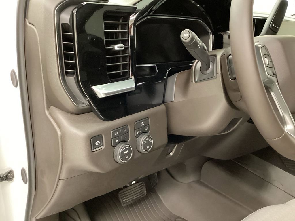 New 2026 Chevrolet Silverado 1500 LT w/ Z71 Off-Road Package AWD/4WD image 18