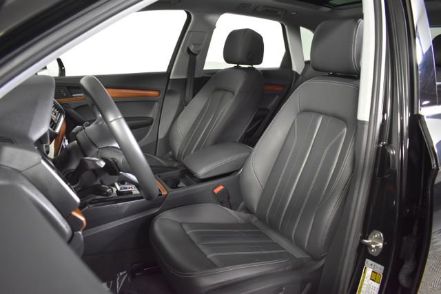 Used 2023 Audi Q5 2.0T Premium w/ Convenience Package AWD/4WD image 9