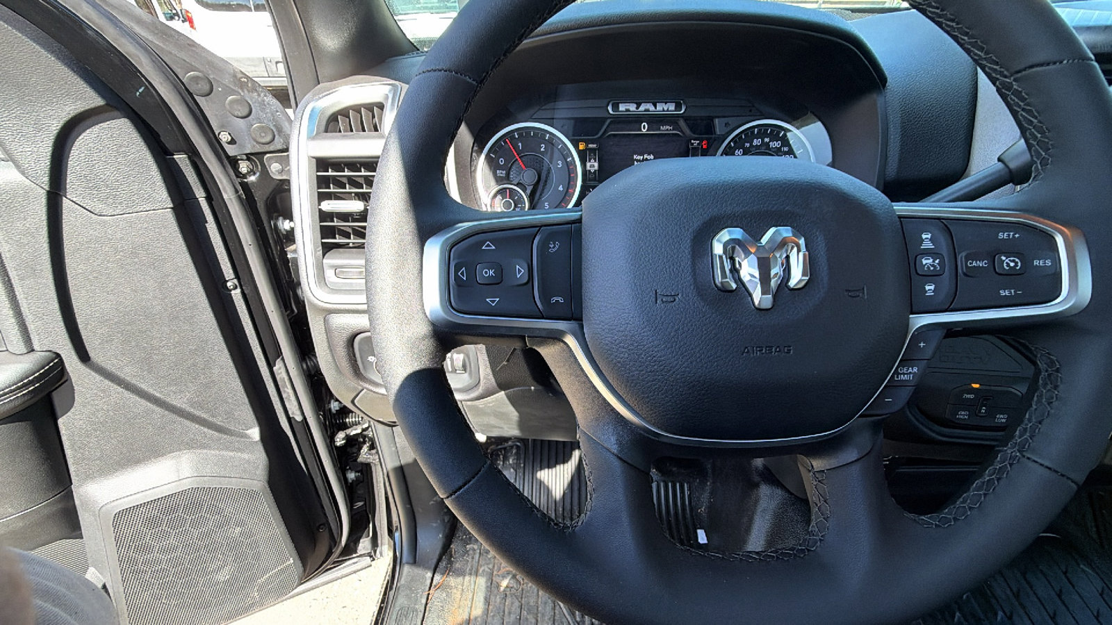 New 2025 RAM 5500 4x4 Regular Cab image 22