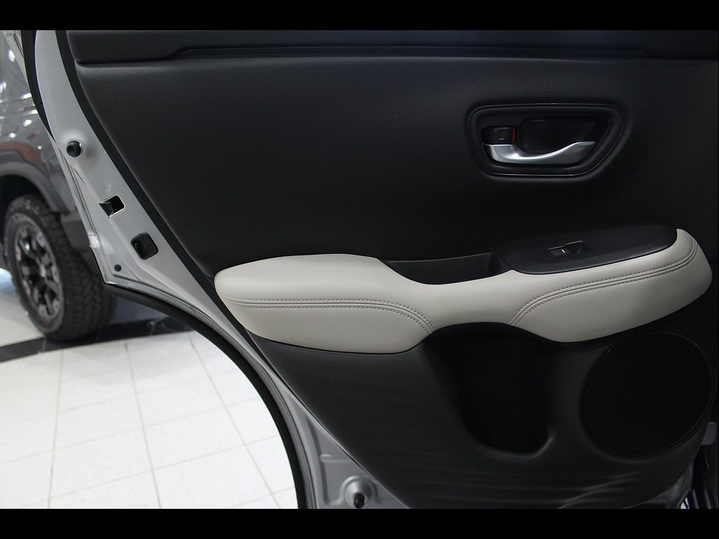 Certified 2023 Honda HR-V LX image 18