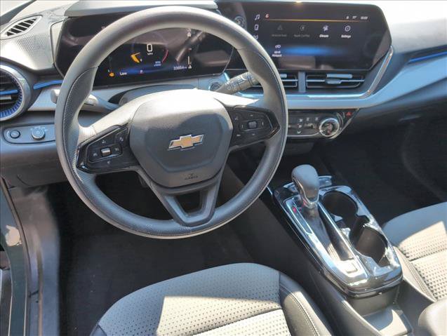 Used 2025 Chevrolet Trax LT FWD image 22