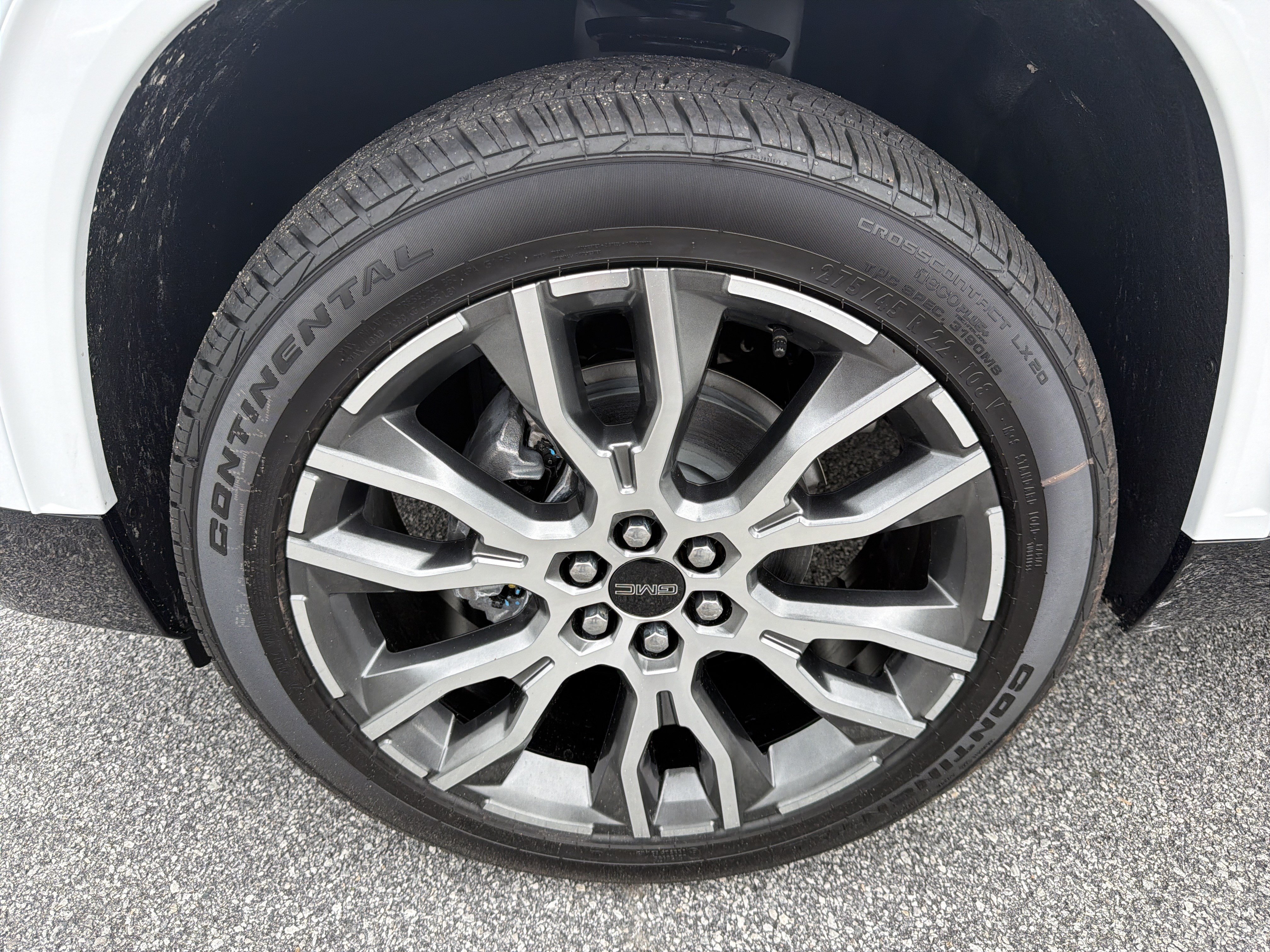 New 2027 GMC Acadia Denali Ultimate w/ LPO, Floor Liner Package FWD image 12