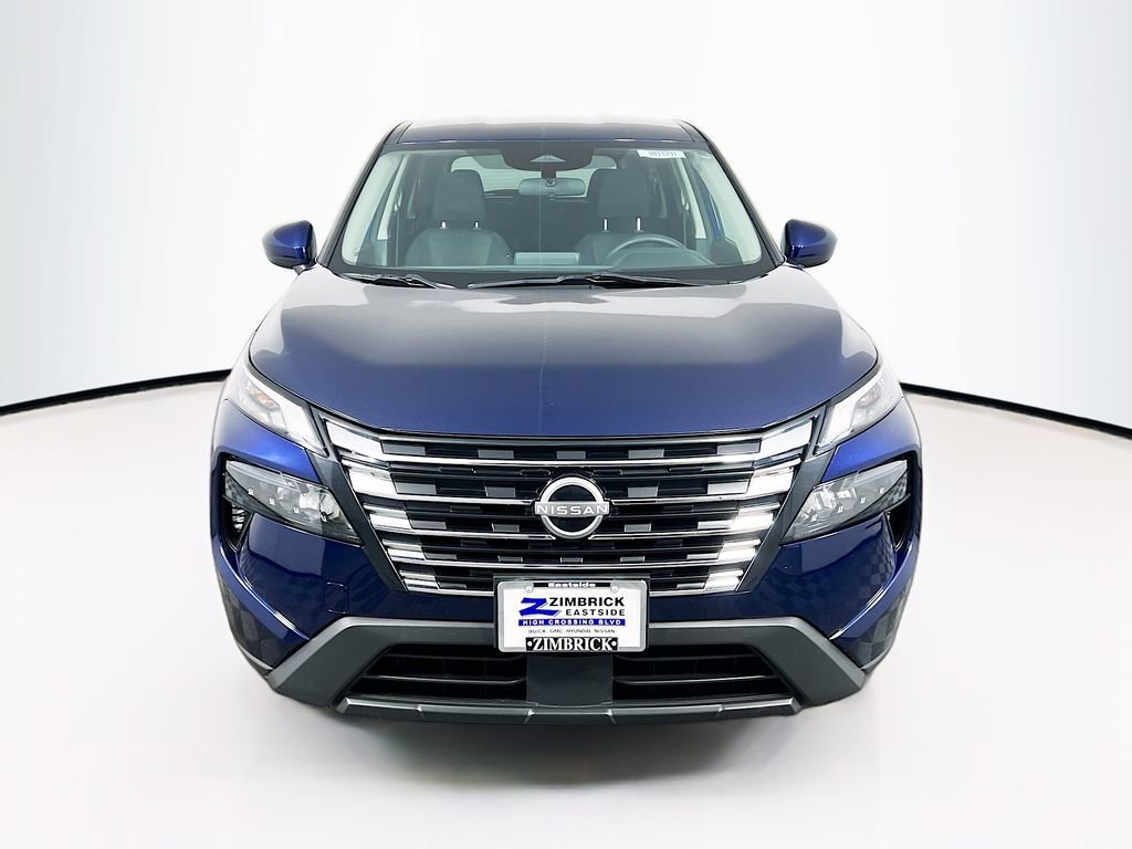 Used 2024 Nissan Rogue SV image 2