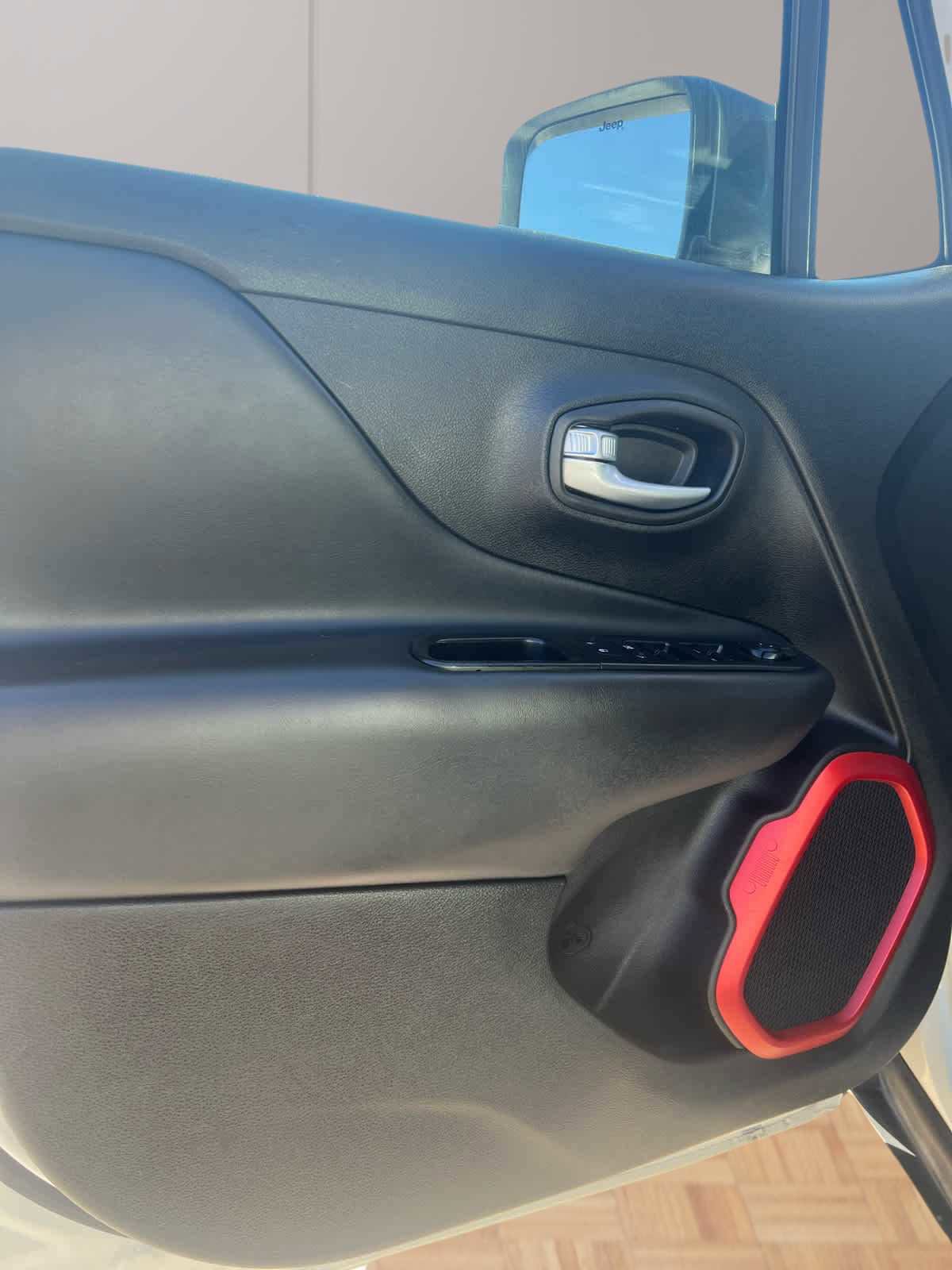 Used 2018 Jeep Renegade Trailhawk w/ UConnect 8.4 Nav Group image 9