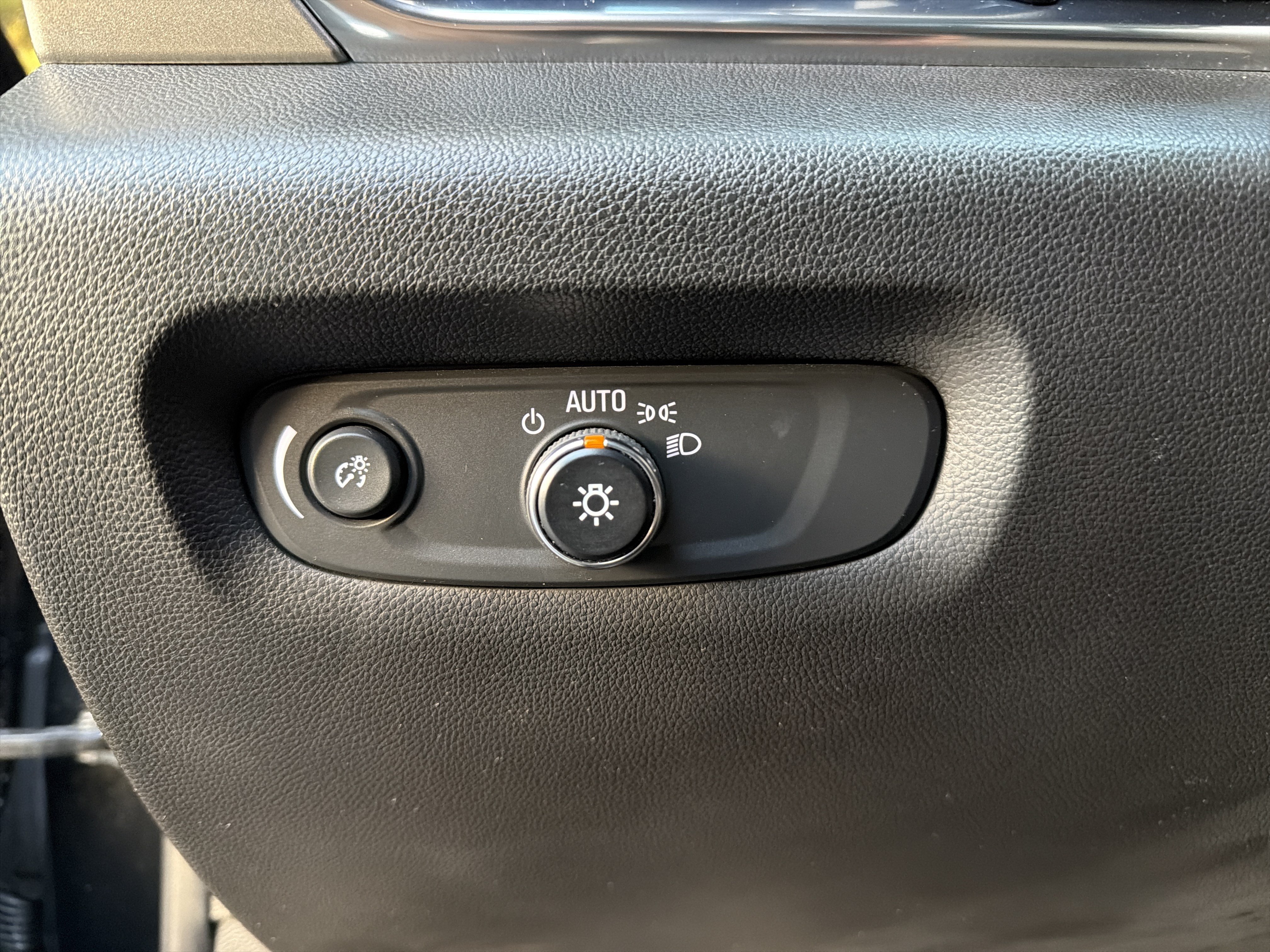 Used 2021 Chevrolet Traverse LS FWD image 15