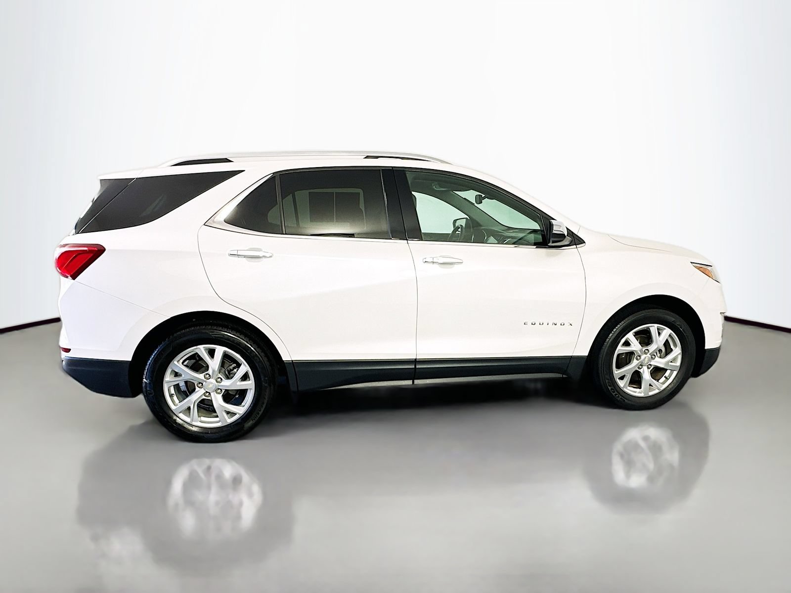 Used 2021 Chevrolet Equinox Premier w/ LPO, Floor Liner Package FWD image 8