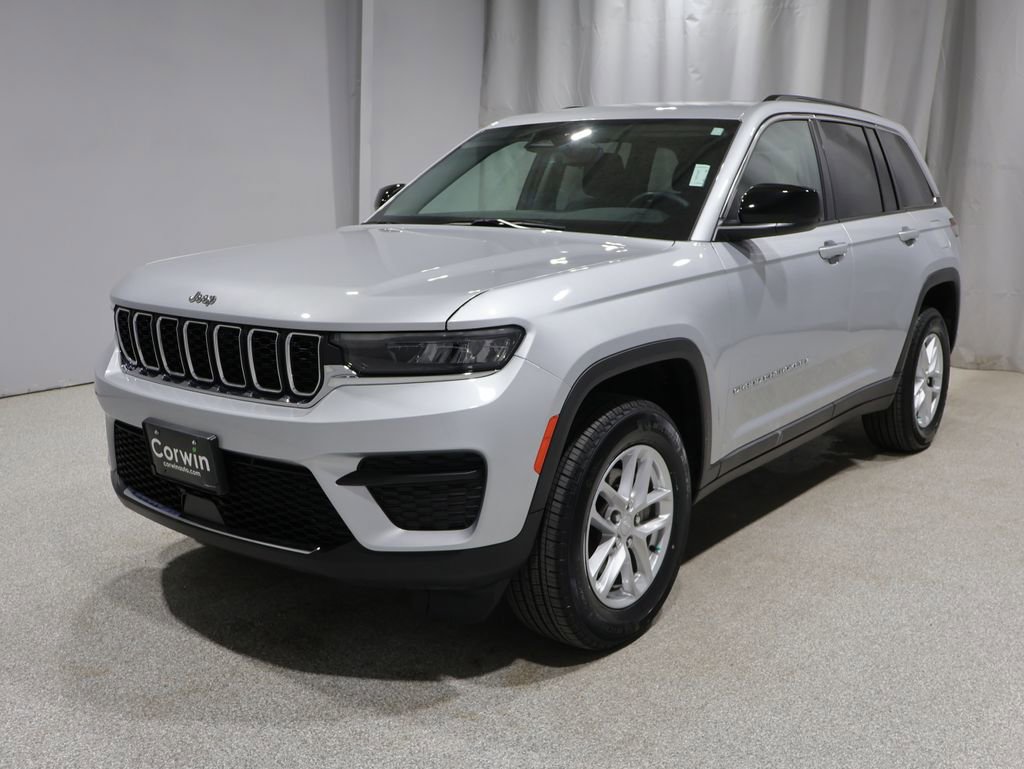 Used 2023 Jeep Grand Cherokee Laredo w/ Luxury Tech Group I AWD/4WD image 6