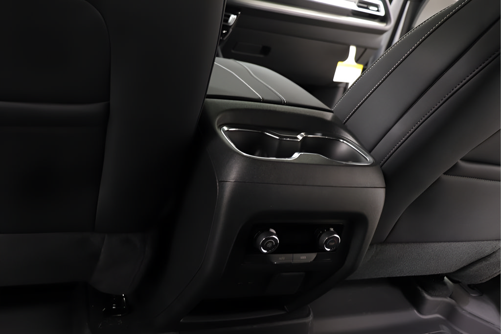 New 2027 Chevrolet Traverse LT w/ Sun and Wheel Package FWD image 26