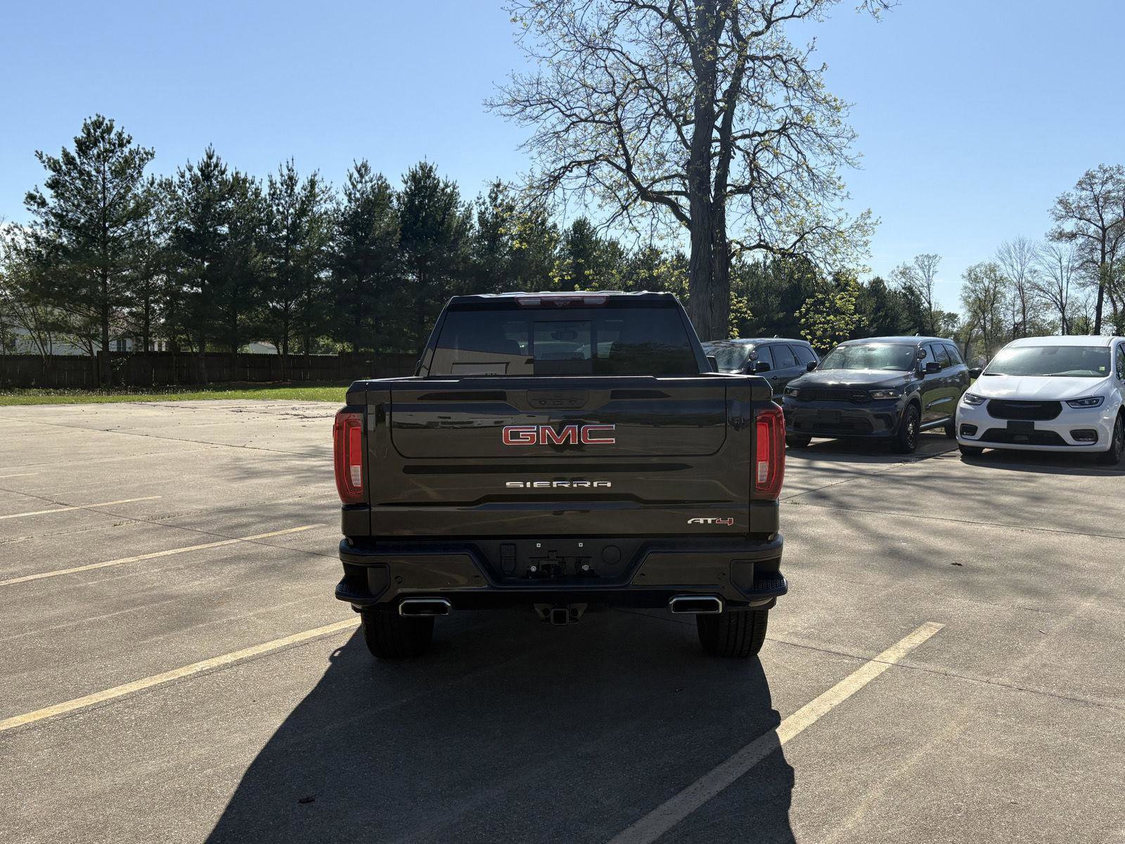 Used 2022 GMC Sierra 1500 AT4 w/ AT4 Premium Package AWD/4WD image 23