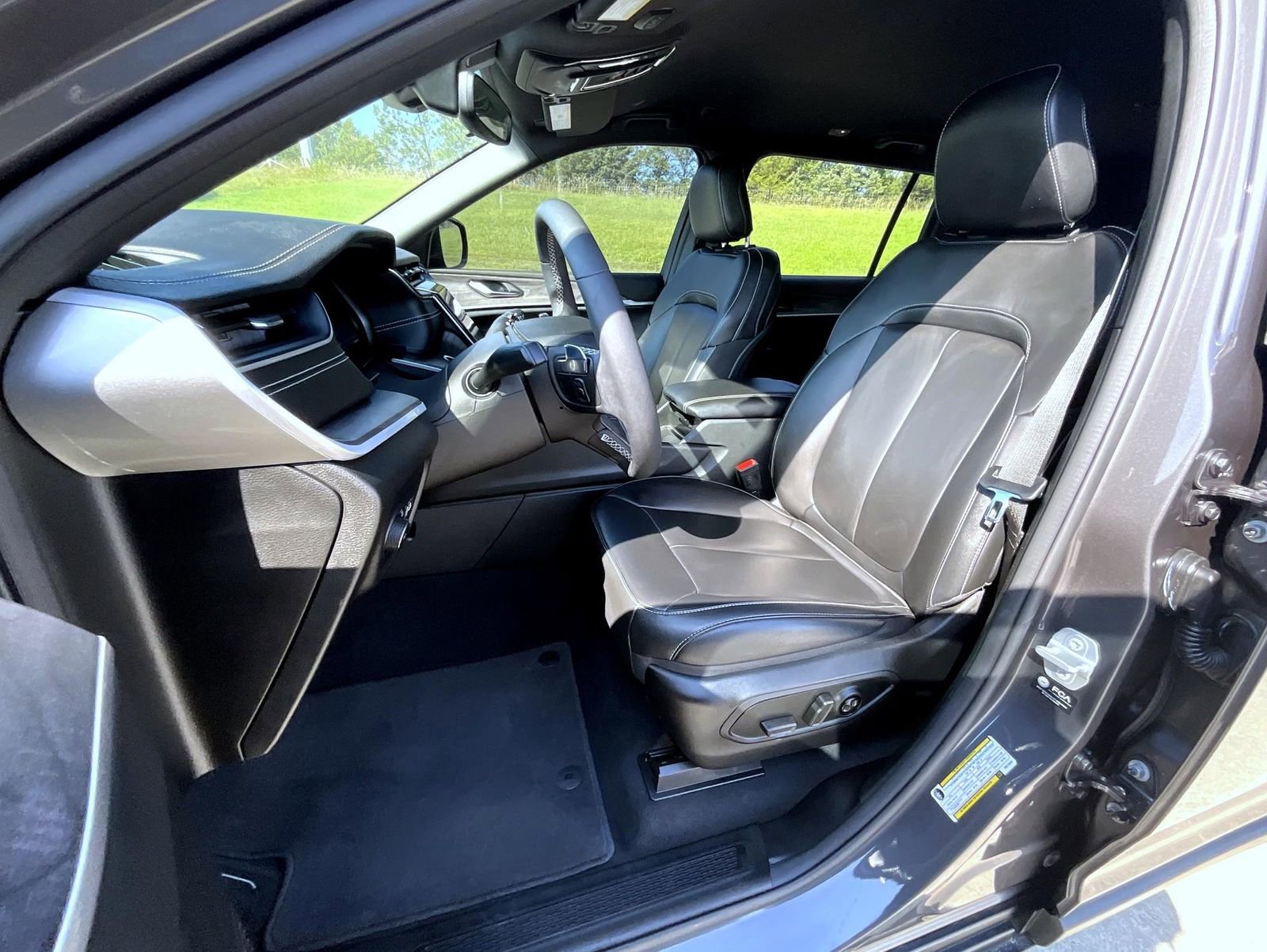 Used 2024 Jeep Grand Cherokee L Limited image 11