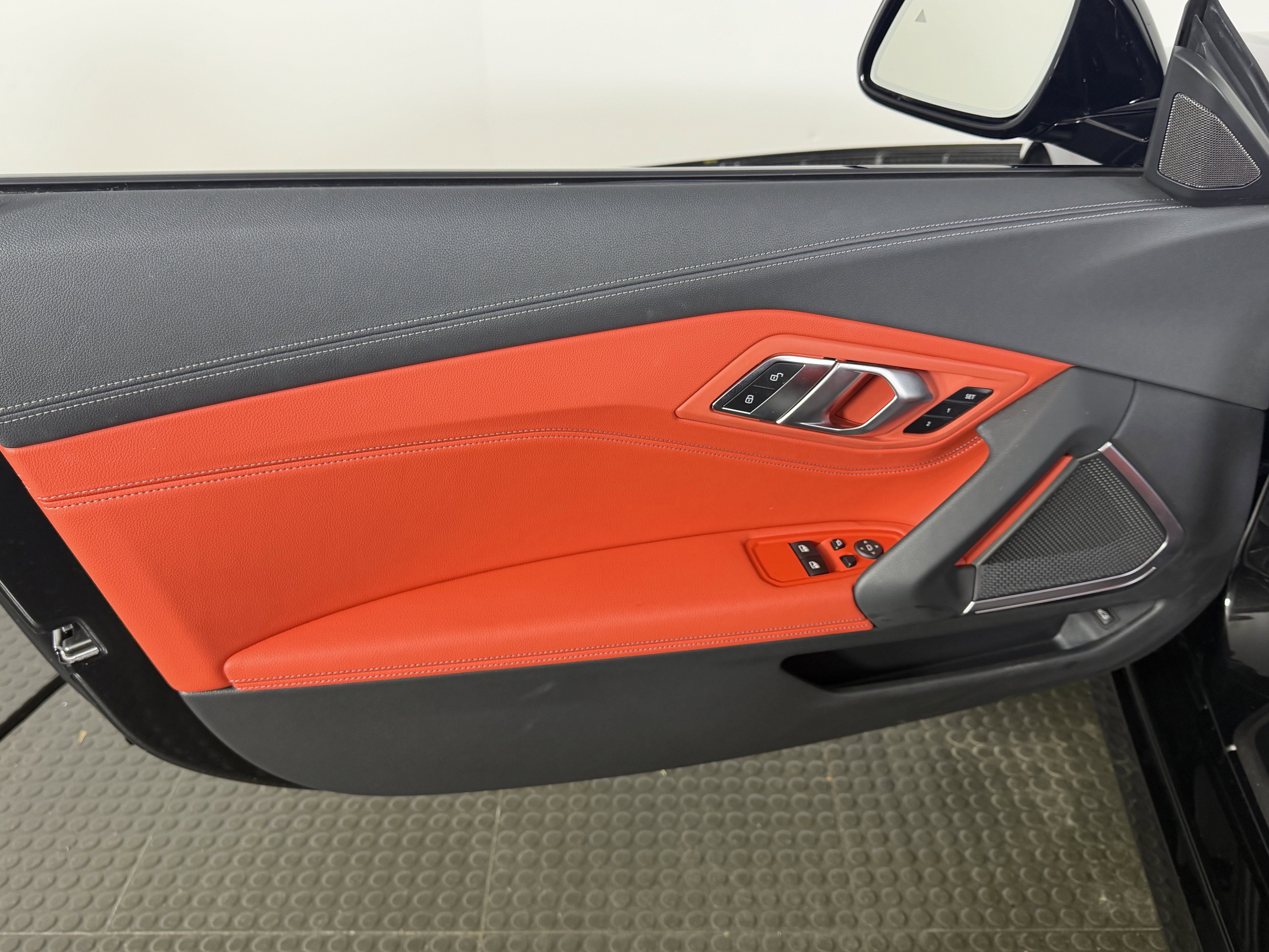 Certified 2025 BMW Z4 sDrive30i w/ Premium Package RWD image 9