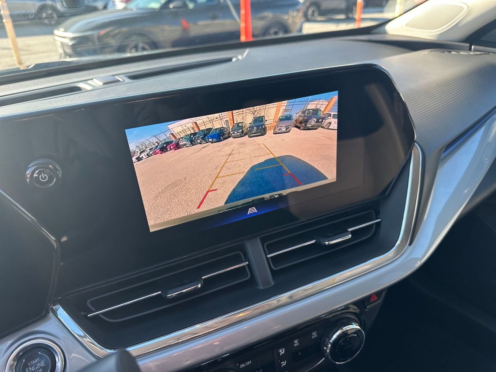 Used 2025 Chevrolet Trax LT image 17