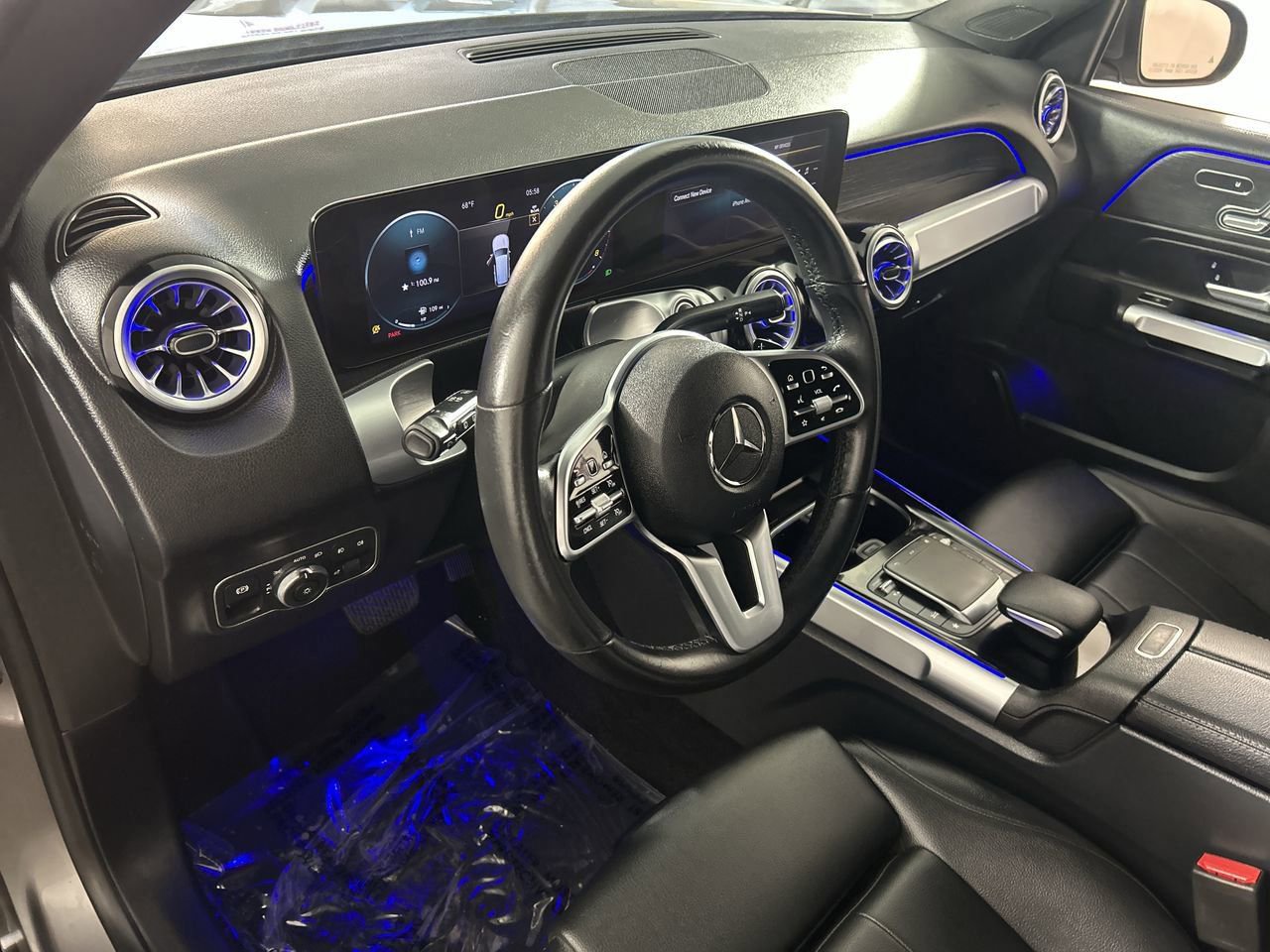 Used 2023 Mercedes-Benz GLB 250 w/ Premium Package image 11