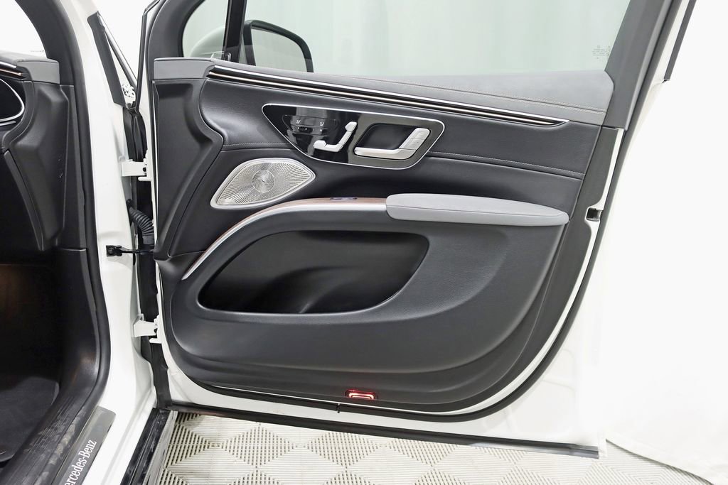 Used 2023 Mercedes-Benz EQS 580 4MATIC SUV image 39