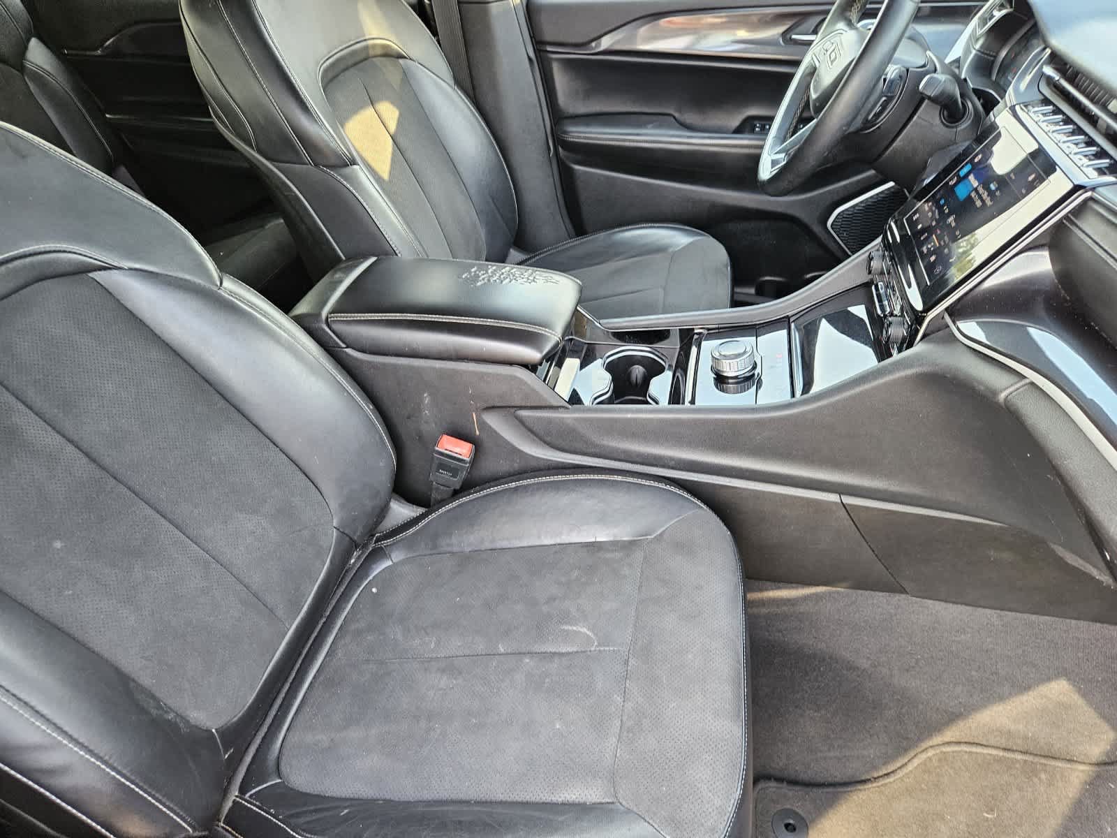 Used 2021 Jeep Grand Cherokee L Laredo RWD image 12