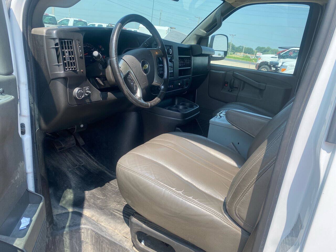 Used 2016 Chevrolet Express 3500 Extended RWD image 10