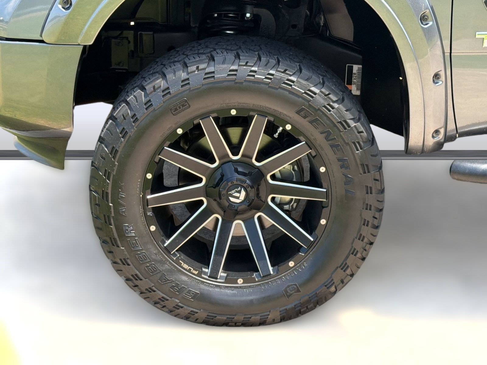 Used 2020 Nissan Titan SV w/ SV Convenience Package AWD/4WD image 13