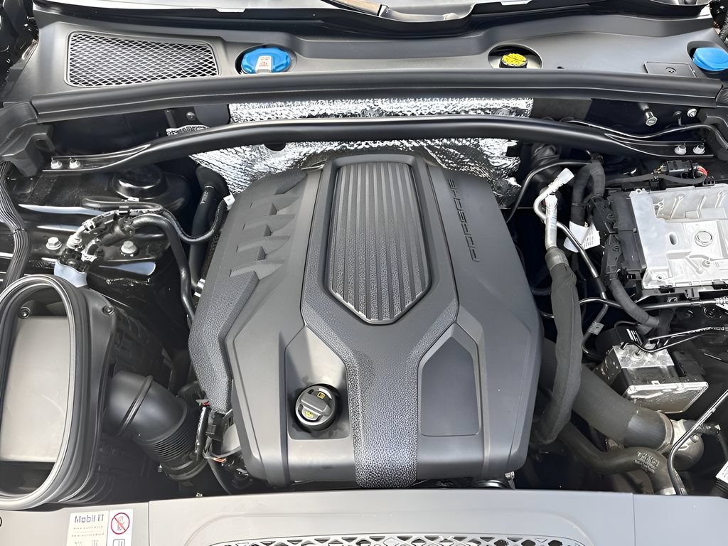 Used 2023 Porsche Macan Turbo AWD/4WD image 37