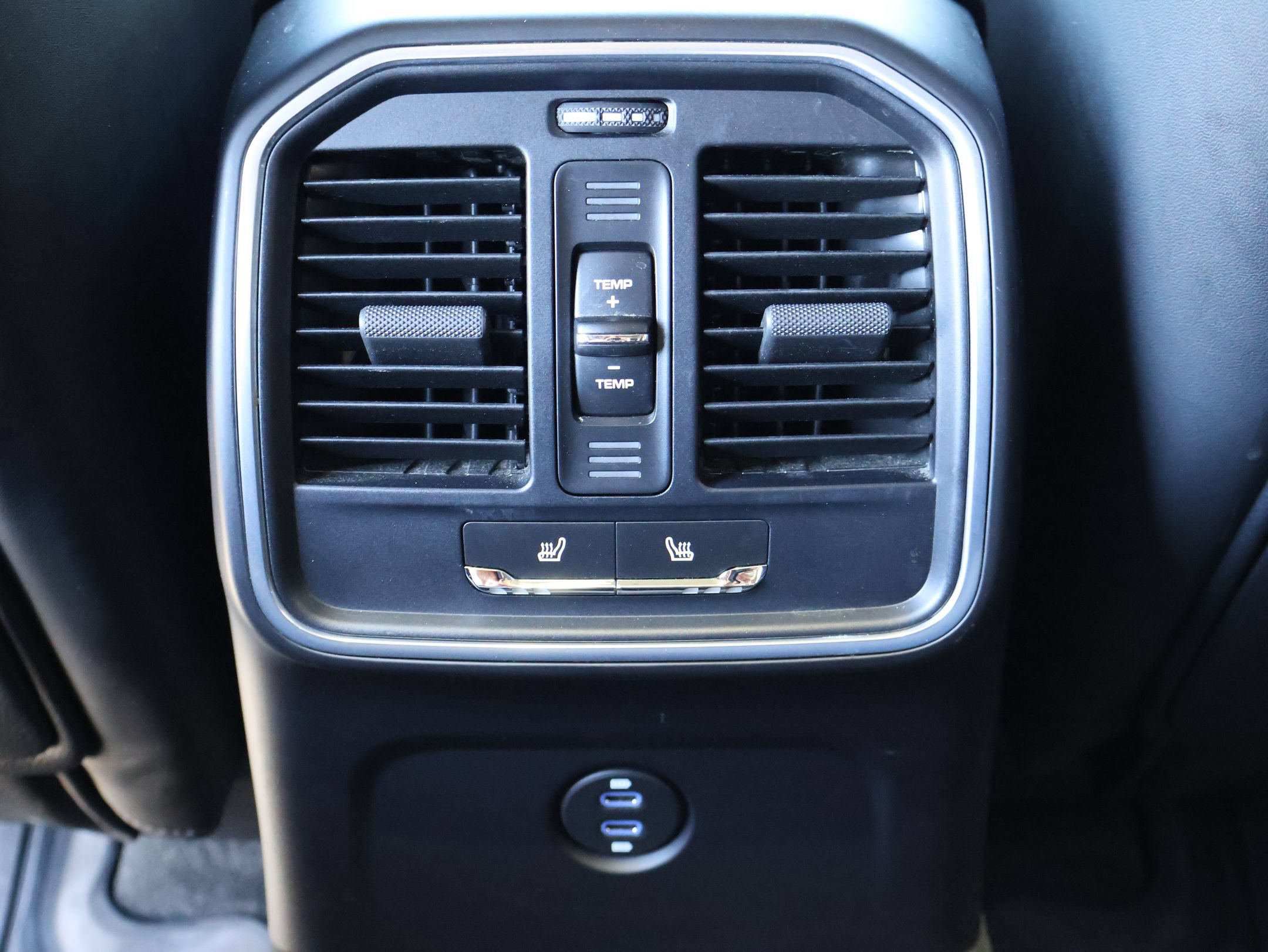 Used 2023 Porsche Macan S AWD/4WD image 46