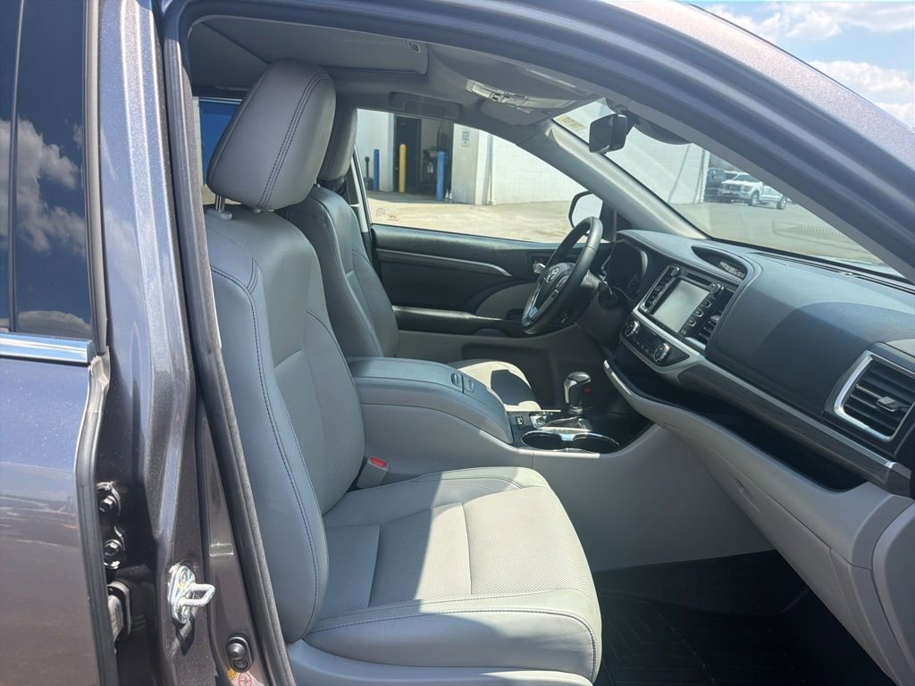 Used 2018 Toyota Highlander Limited AWD/4WD image 35