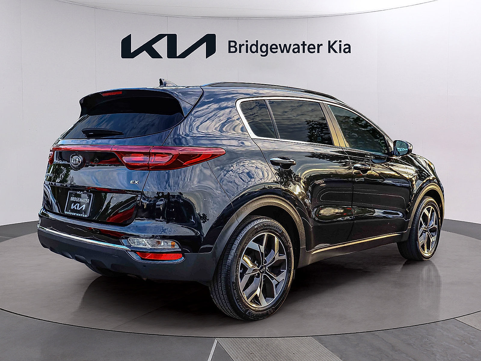 Certified 2022 Kia Sportage EX w/ EX Technology Package AWD/4WD image 6