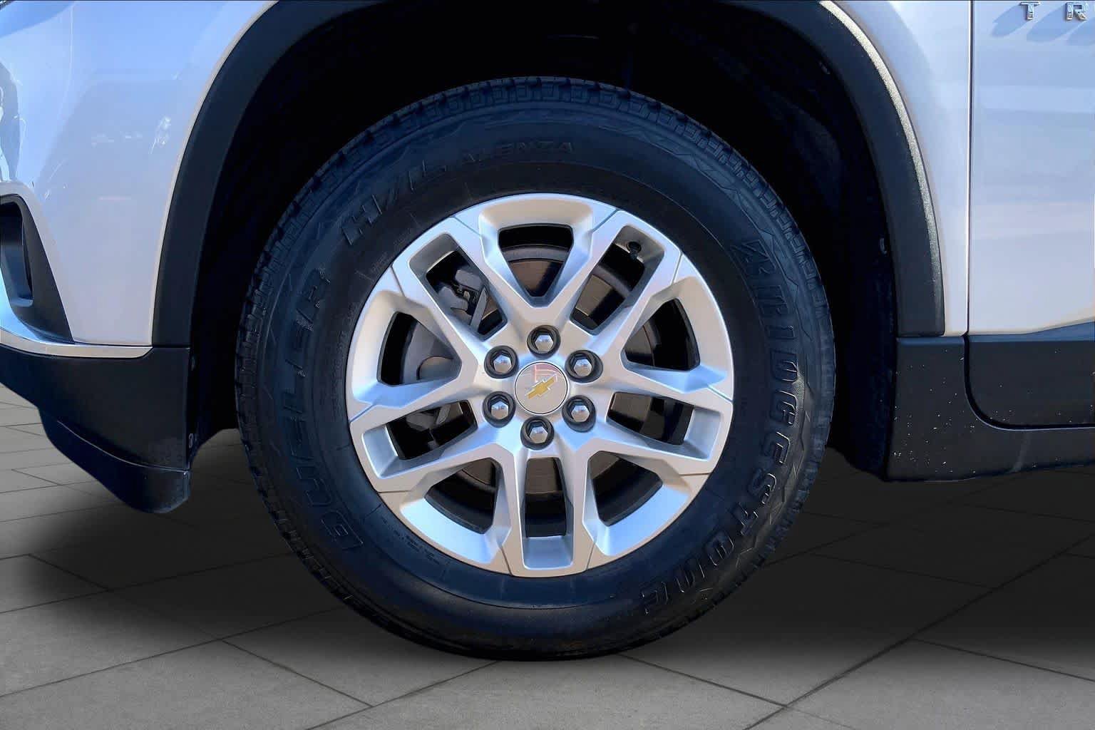 Used 2019 Chevrolet Traverse LT FWD image 11