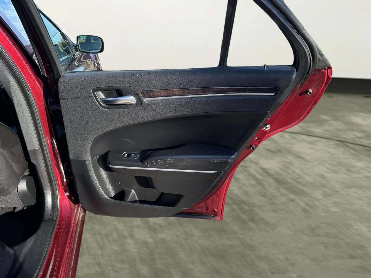 Used 2019 Chrysler 300 Limited image 16