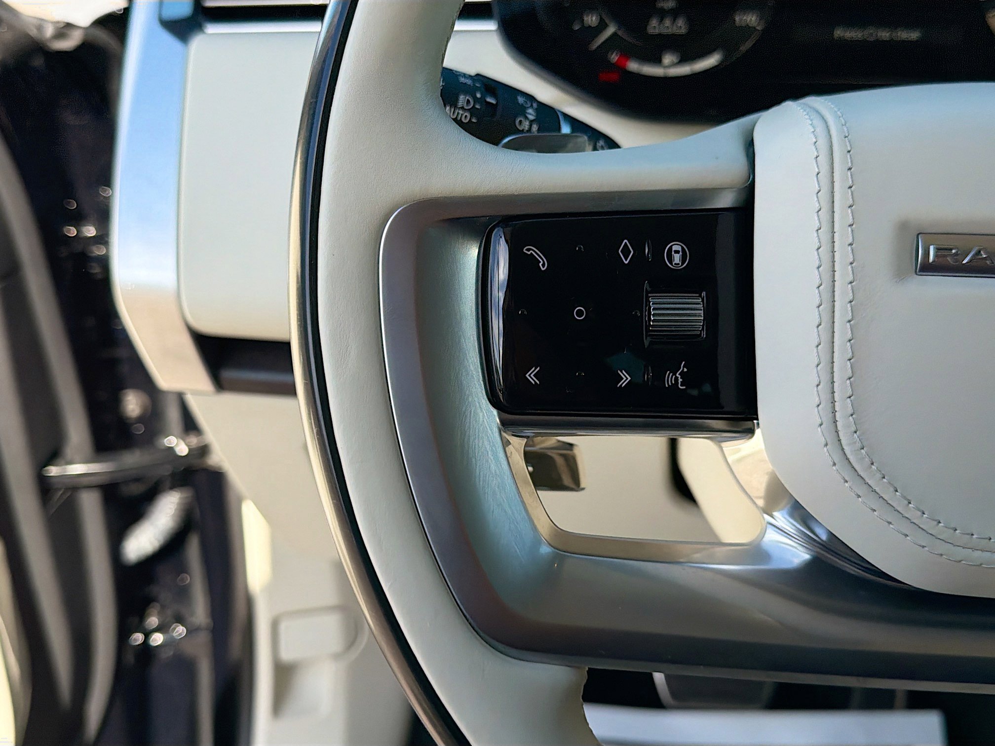 Used 2024 Land Rover Range Rover Autobiography AWD/4WD image 37