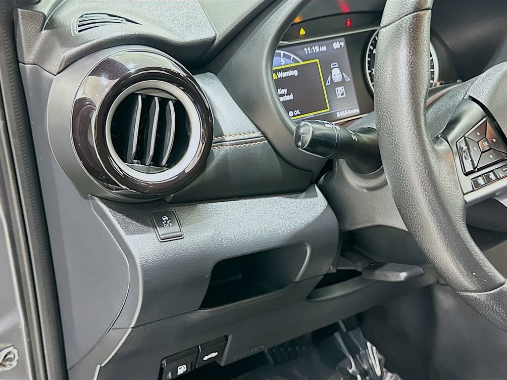 Used 2019 Nissan Kicks SR w/ SR Premium Package FWD image 10