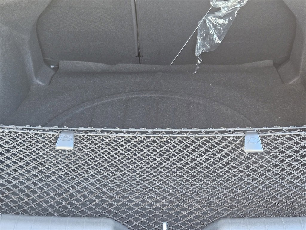 New 2025 Hyundai Elantra Limited image 32