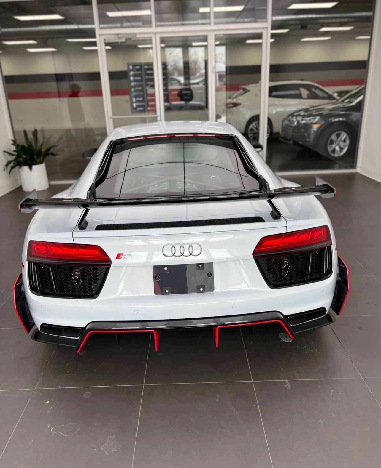 Used 2018 Audi R8 V10 plus w/ Full Leather Package image 8