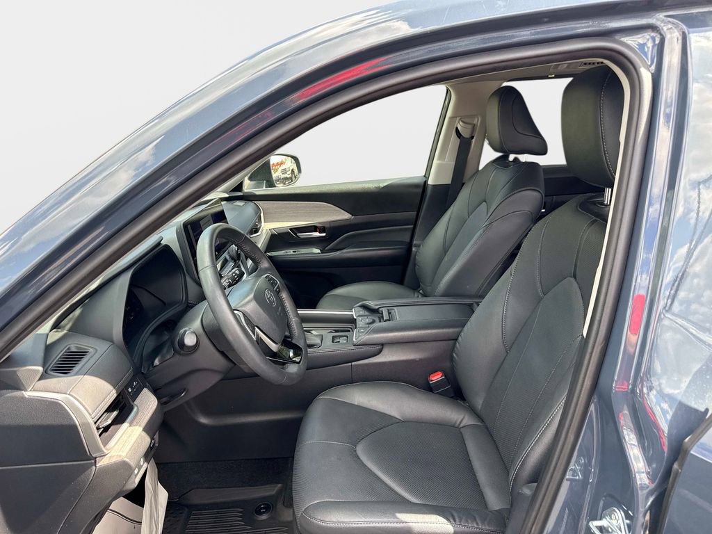 Used 2024 Toyota Grand Highlander Limited image 20