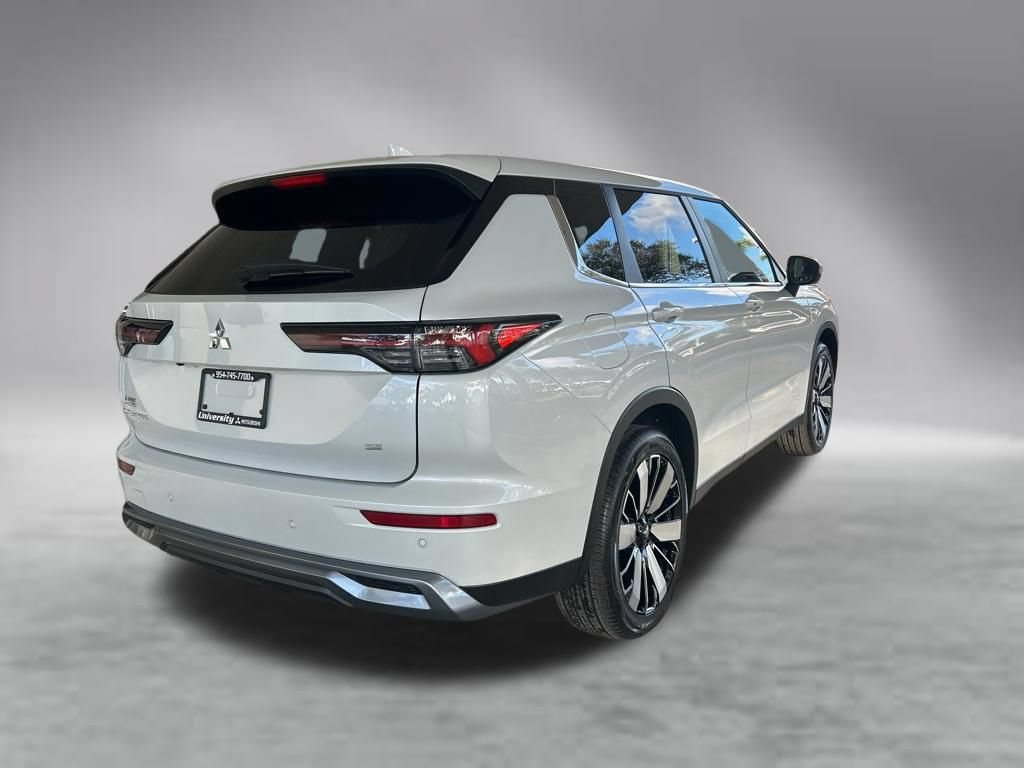 New 2026 Mitsubishi Outlander SE FWD image 3