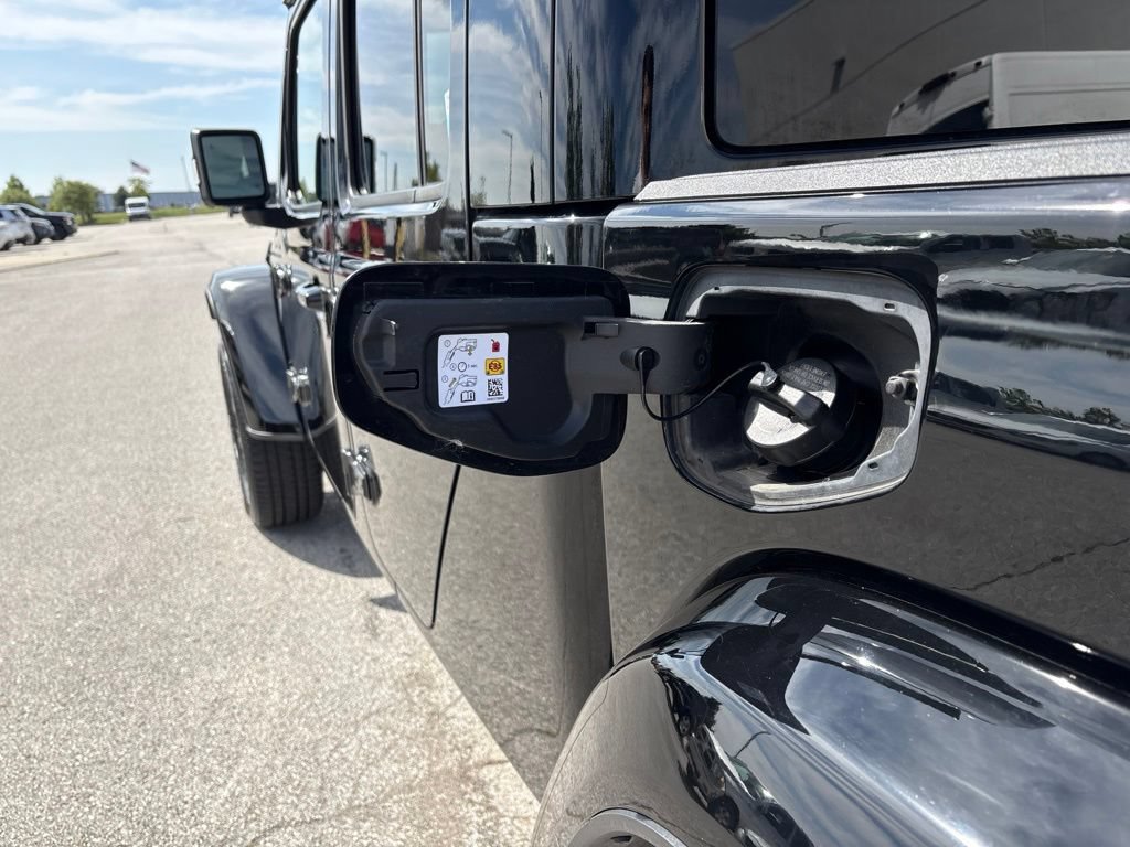 Used 2023 Jeep Gladiator Overland AWD/4WD image 8