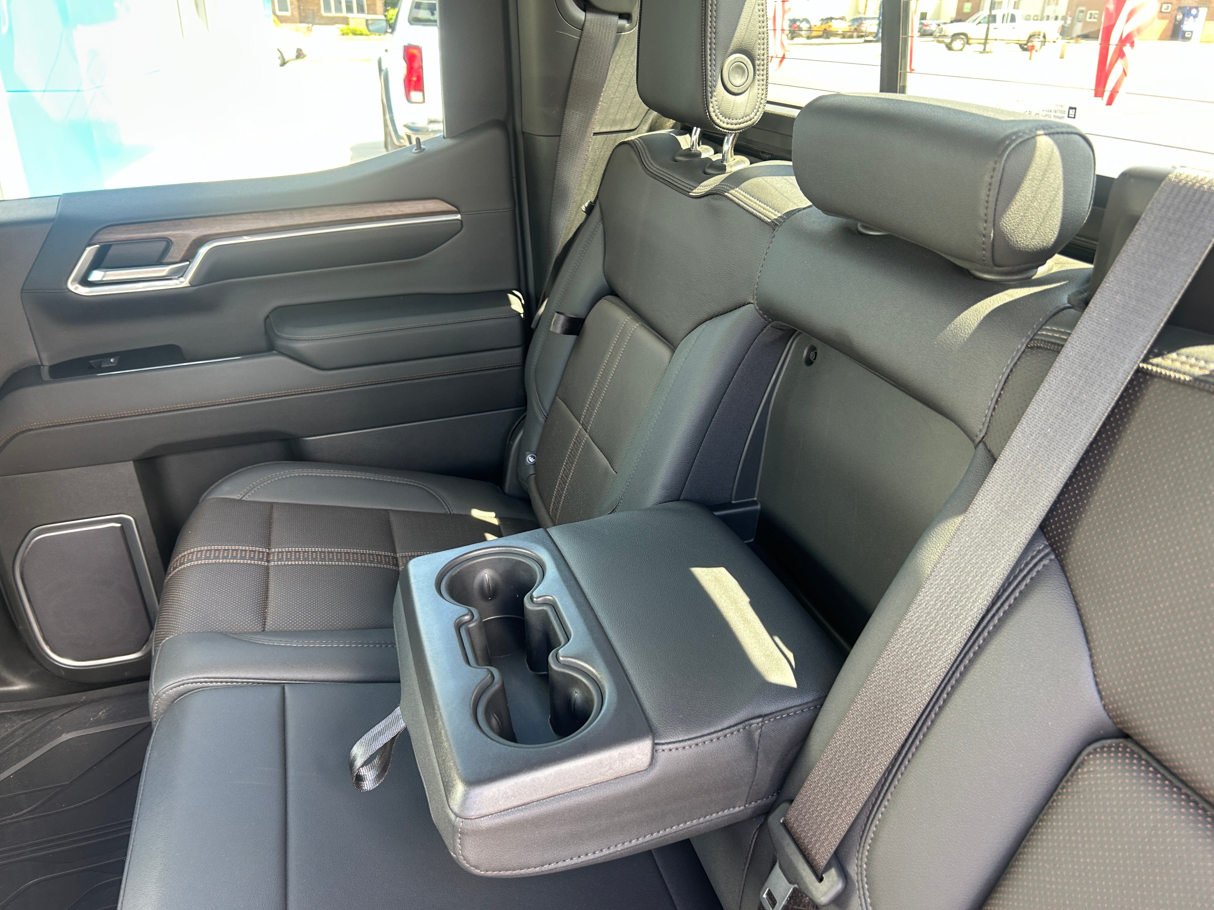 Used 2023 Chevrolet Silverado 1500 High Country w/ Technology Package AWD/4WD image 34