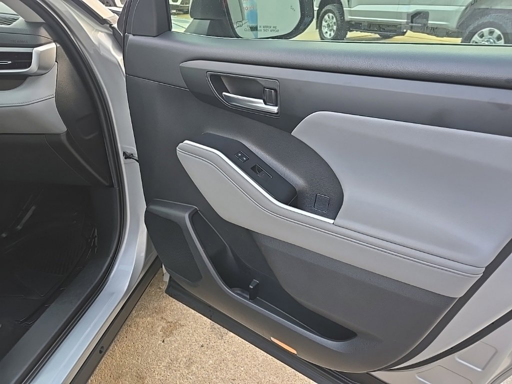 Used 2021 Toyota Highlander XLE image 79