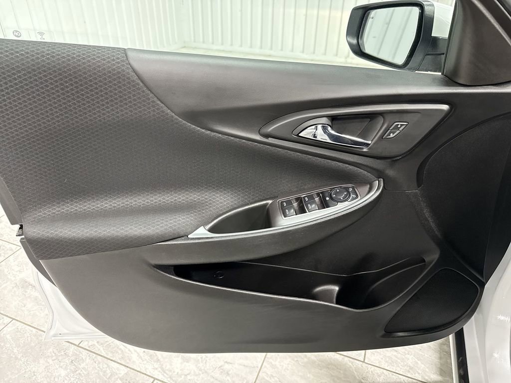 Used 2022 Chevrolet Malibu LS image 23