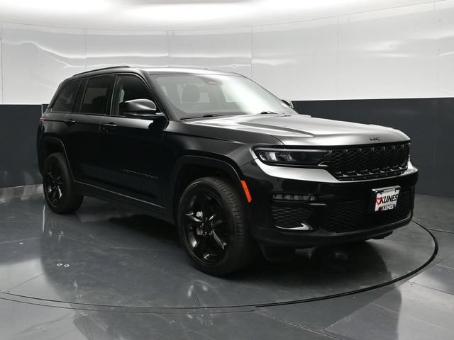 Used 2023 Jeep Grand Cherokee Limited w/ Black Appearance Package AWD/4WD image 6