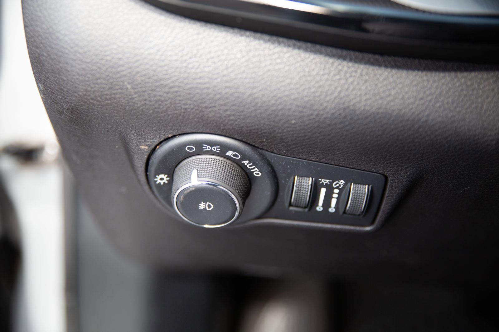 Used 2025 Jeep Compass Trailhawk AWD/4WD image 18