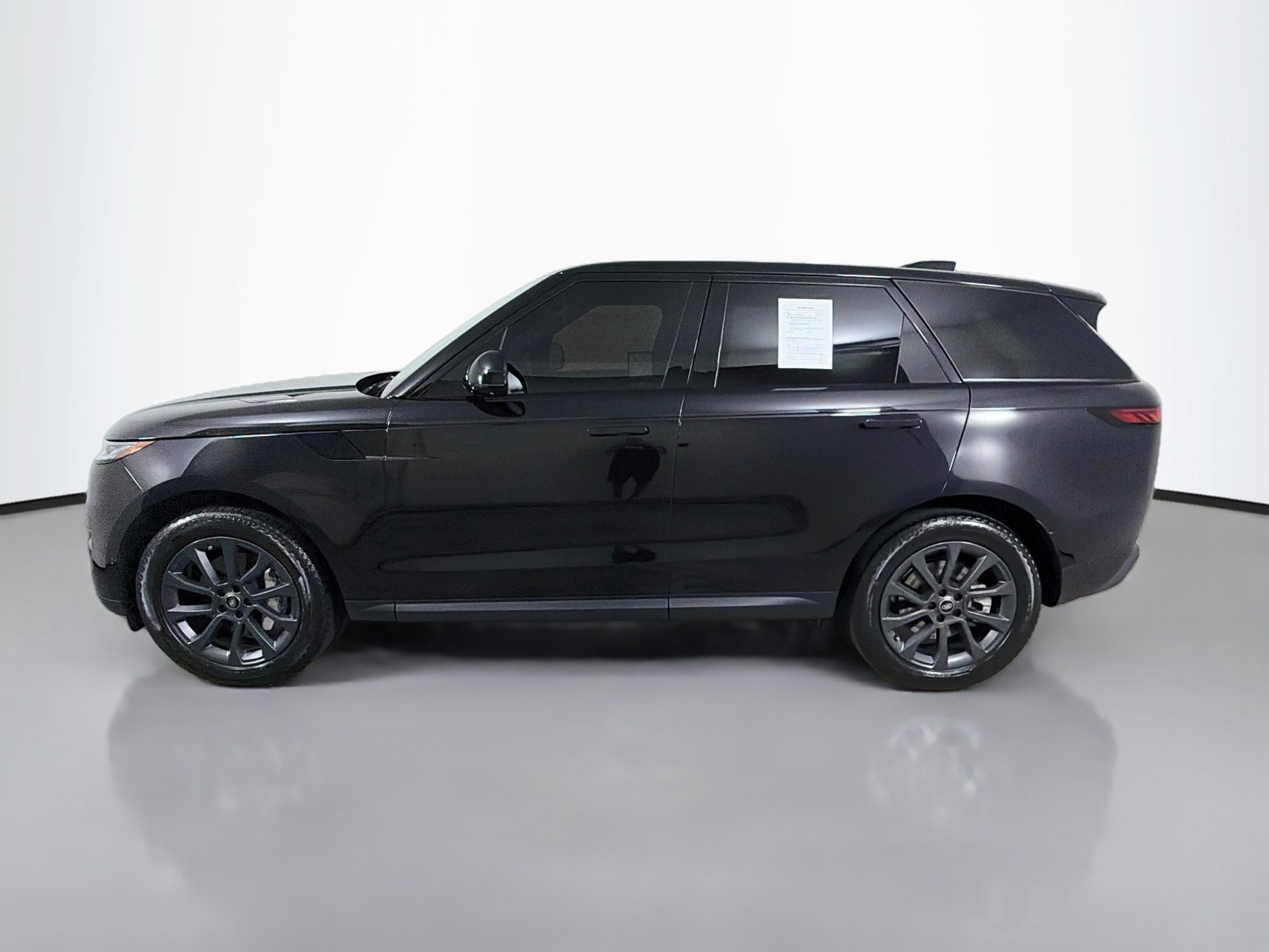 Used 2024 Land Rover Range Rover Sport SE AWD/4WD image 2