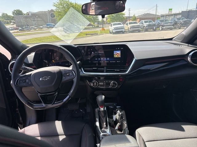 Used 2025 Chevrolet Trax RS w/ Sunroof Package FWD image 23