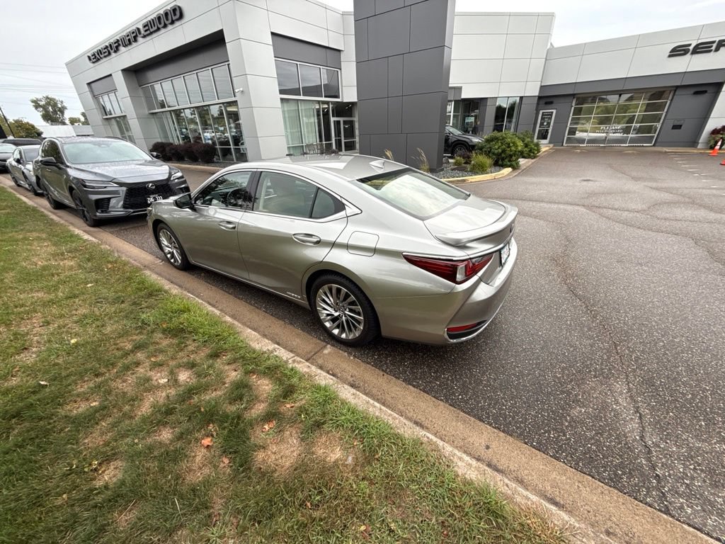 Used 2019 Lexus ES 300h FWD image 7
