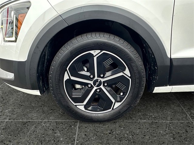 Used 2023 Kia Niro LX image 14