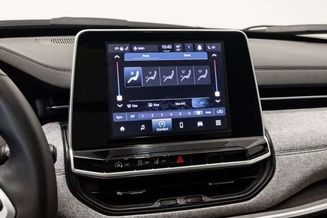 Used 2025 Jeep Compass Latitude w/ Sun & Sound Group AWD/4WD image 19