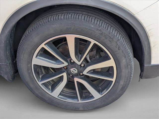 Used 2017 Nissan Rogue SL image 6
