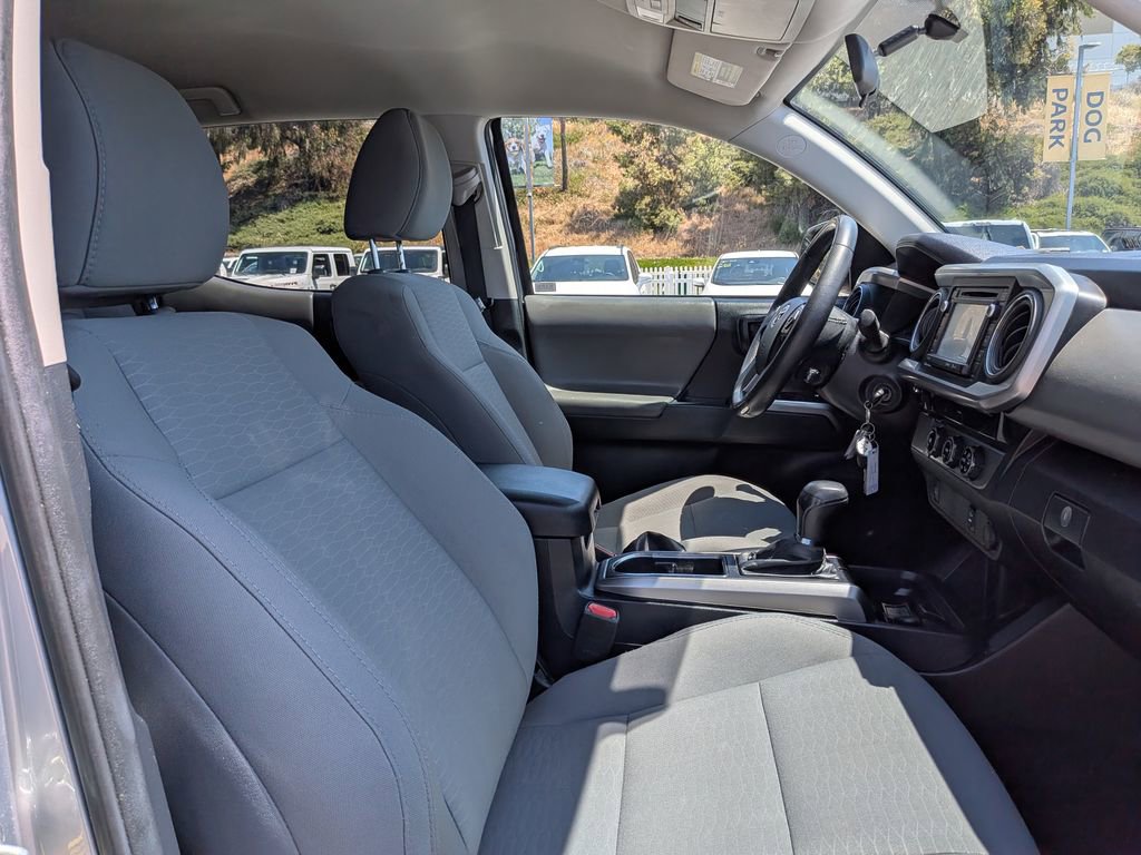 Used 2017 Toyota Tacoma SR5 w/ SR5 Appearance Package (SM) image 27