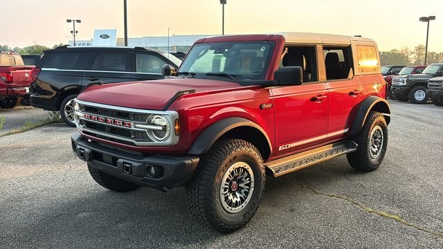 New 2026 Ford Bronco Outer Banks w/ Sasquatch Package AWD/4WD image 2