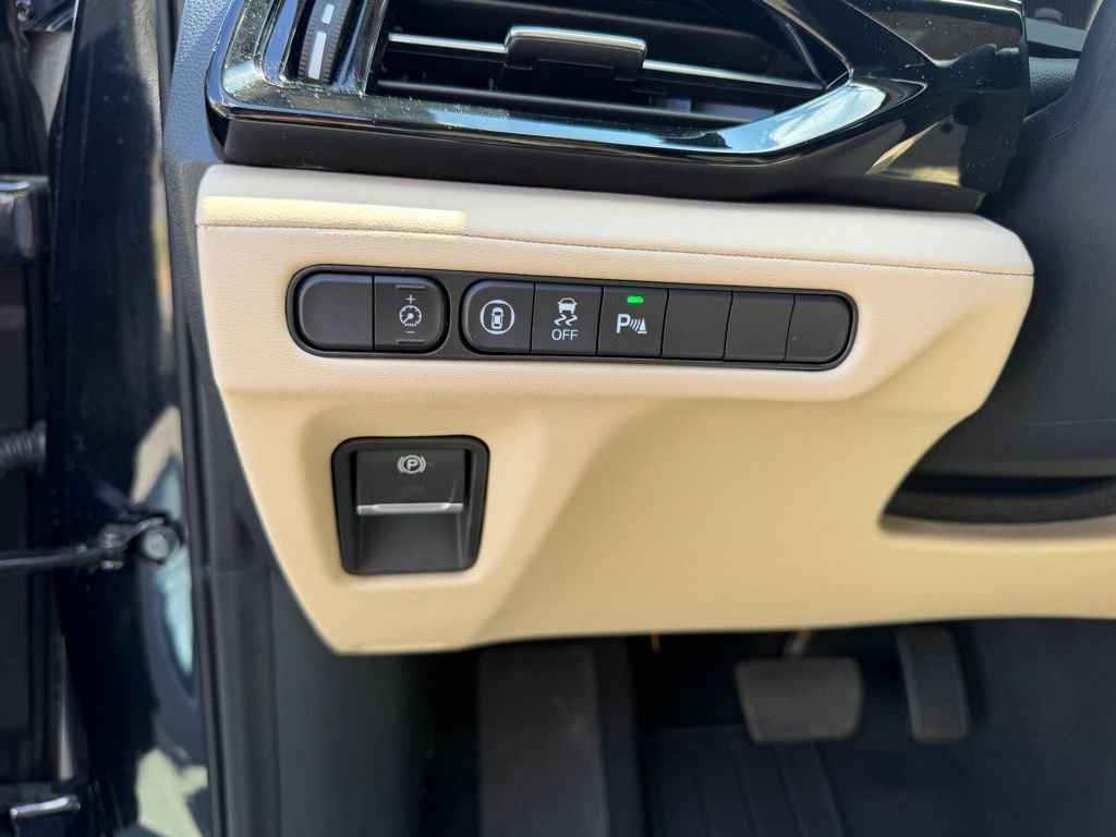 Used 2025 Acura MDX SH-AWD w/ Technology Package image 17